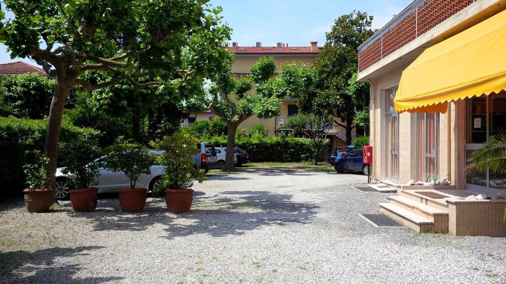 Hotel Giulia Marina di Massa Exteriör bild
