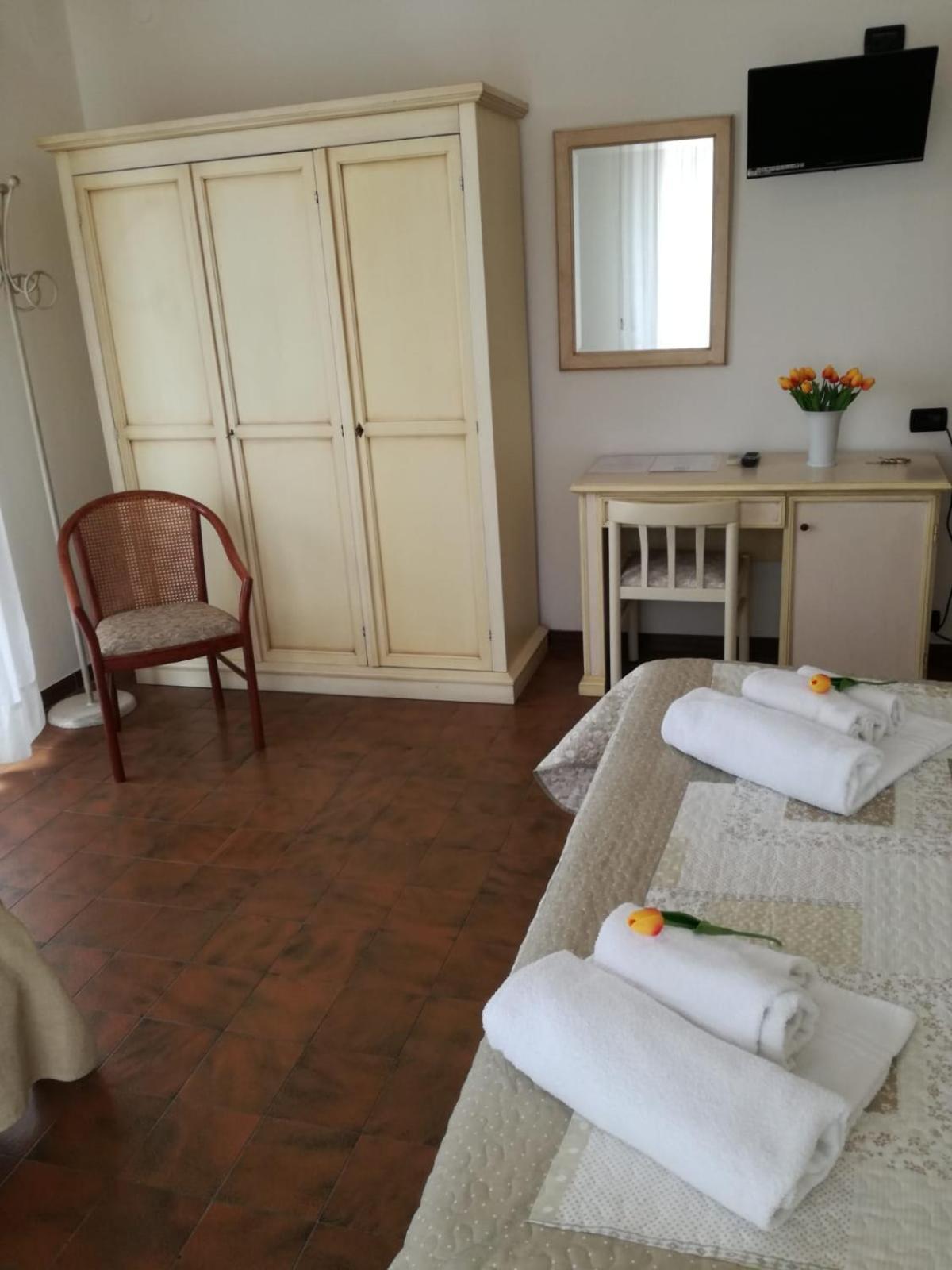 Hotel Giulia Marina di Massa Exteriör bild