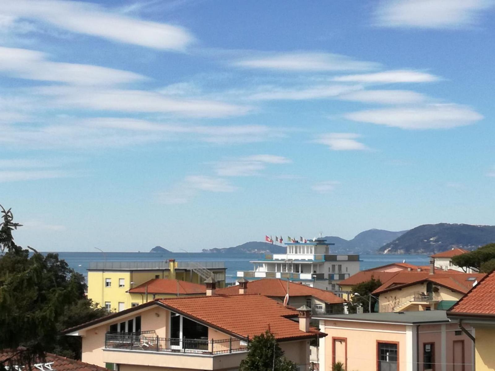 Hotel Giulia Marina di Massa Exteriör bild